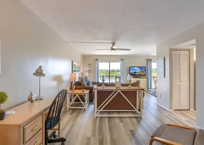 317 Bayshores Yacht Tennis Club *