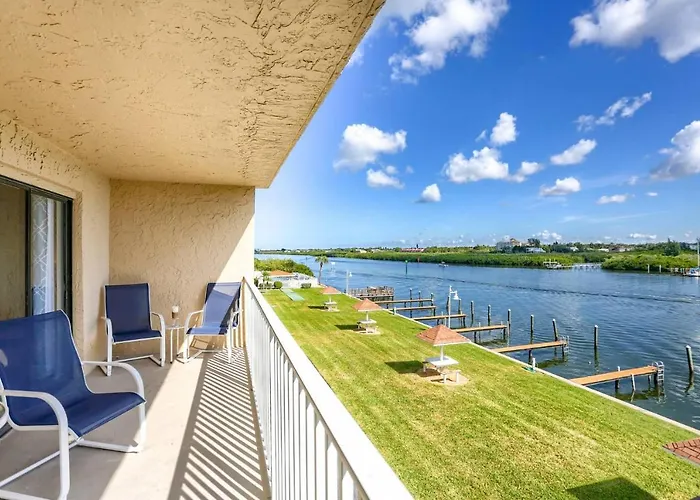 317 Bayshores Yacht Tennis Club *
